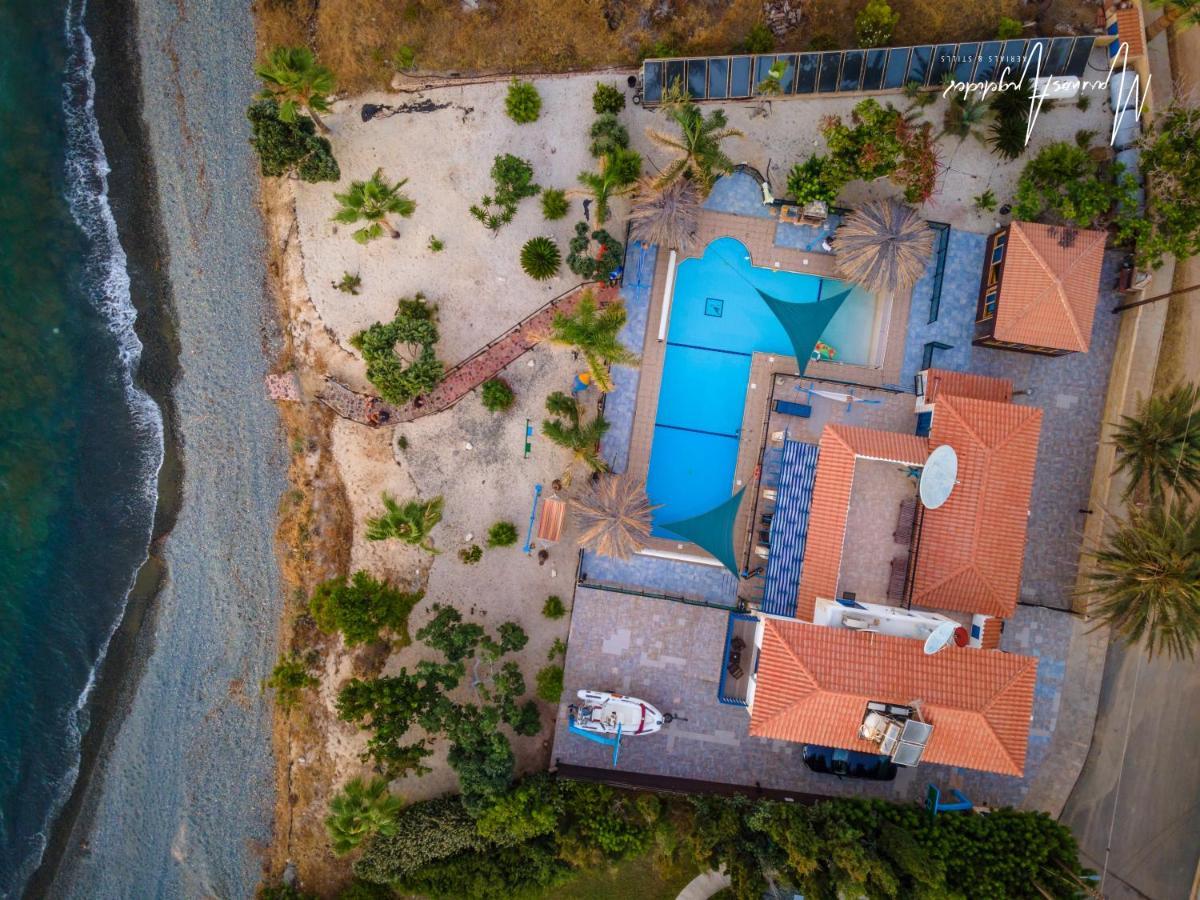 Astrofegia Beachfront Villa Pomos Extérieur photo