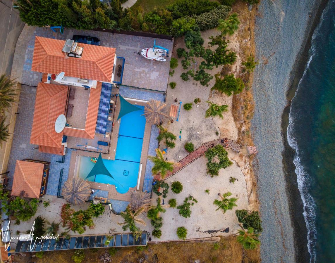 Astrofegia Beachfront Villa Pomos Extérieur photo