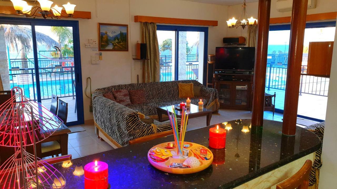 Astrofegia Beachfront Villa Pomos Extérieur photo