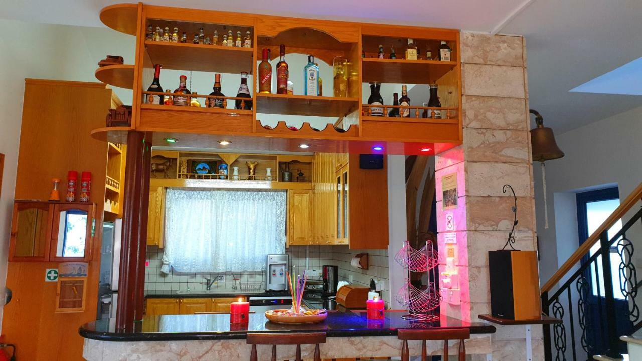 Astrofegia Beachfront Villa Pomos Extérieur photo