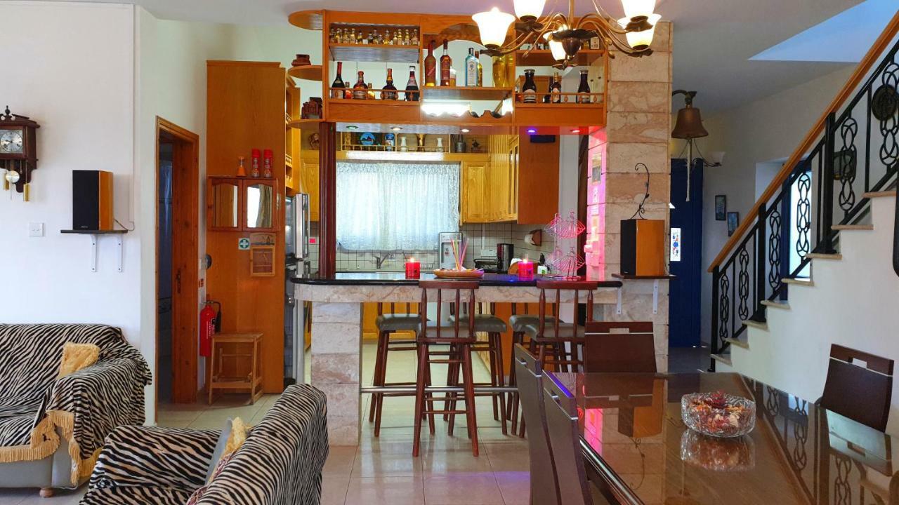 Astrofegia Beachfront Villa Pomos Extérieur photo
