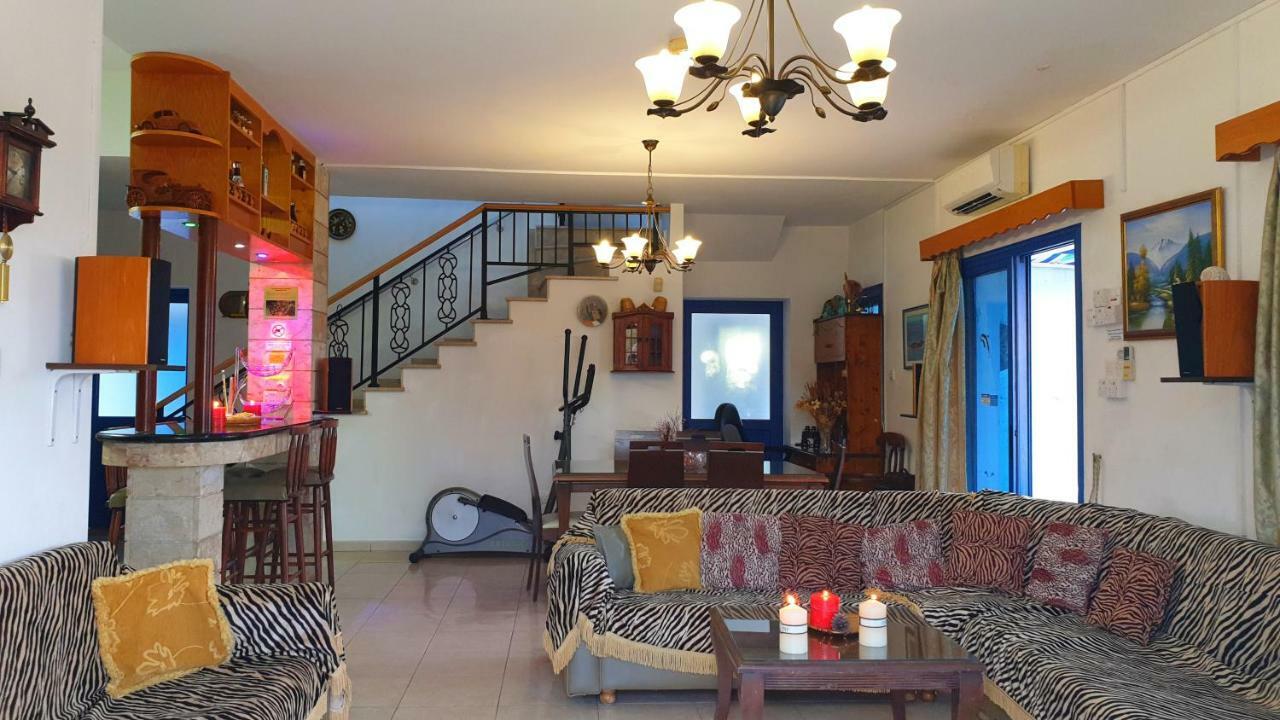 Astrofegia Beachfront Villa Pomos Extérieur photo