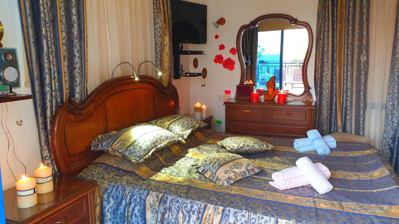 Astrofegia Beachfront Villa Pomos Extérieur photo