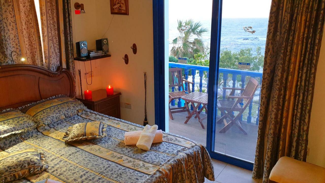 Astrofegia Beachfront Villa Pomos Extérieur photo